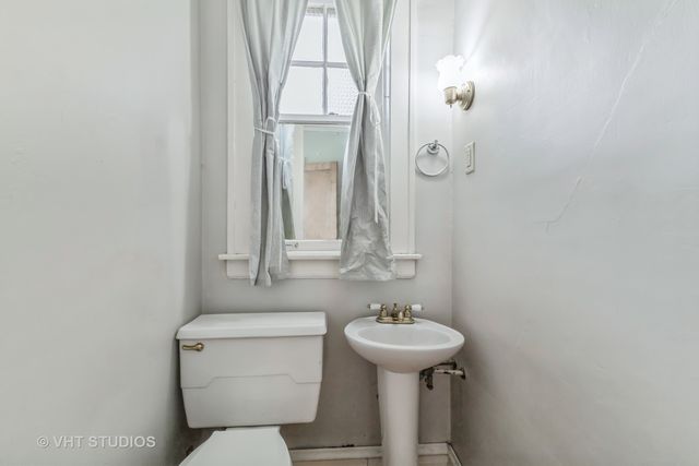 9547 S Longwood Drive, Chicago, IL 60643