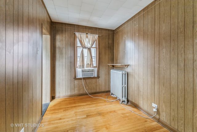 9547 S Longwood Drive, Chicago, IL 60643