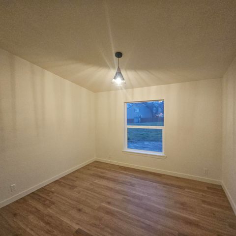 5250 Redwood Avenue, Grants Pass, OR 97527