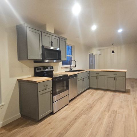 5250 Redwood Avenue, Grants Pass, OR 97527