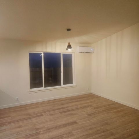 5250 Redwood Avenue, Grants Pass, OR 97527