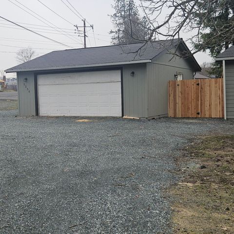 5250 Redwood Avenue, Grants Pass, OR 97527