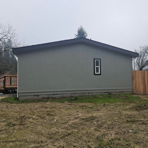 5250 Redwood Avenue, Grants Pass, OR 97527