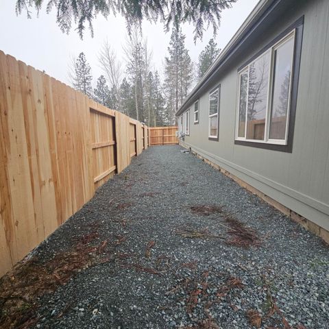 5250 Redwood Avenue, Grants Pass, OR 97527