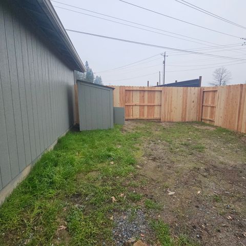 5250 Redwood Avenue, Grants Pass, OR 97527