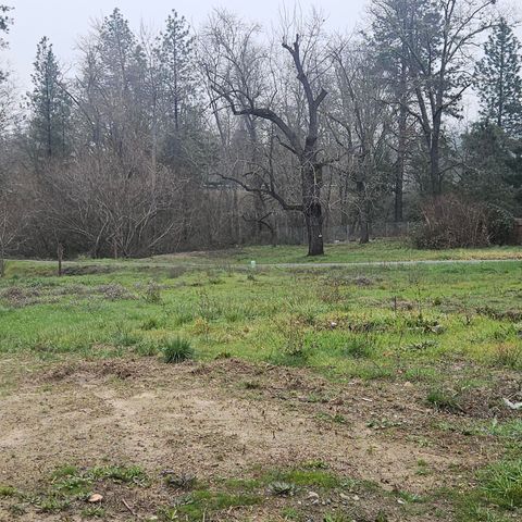 5250 Redwood Avenue, Grants Pass, OR 97527