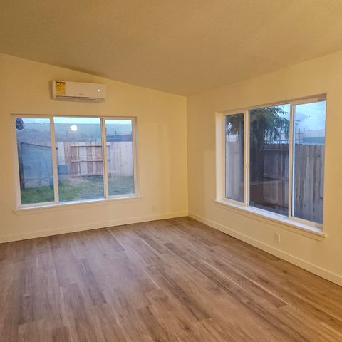 5250 Redwood Avenue, Grants Pass, OR 97527