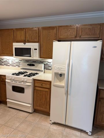 523 Brookfield Drive 81, Westland, MI 48185