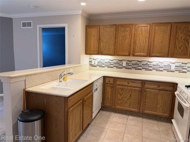 523 Brookfield Drive 81, Westland, MI 48185