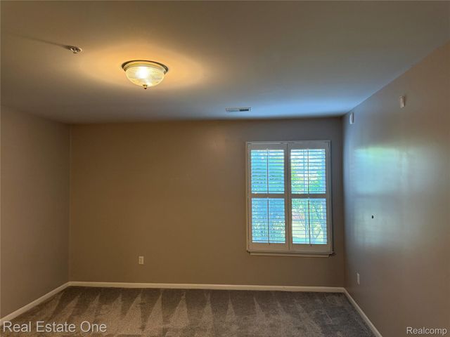 523 Brookfield Drive 81, Westland, MI 48185