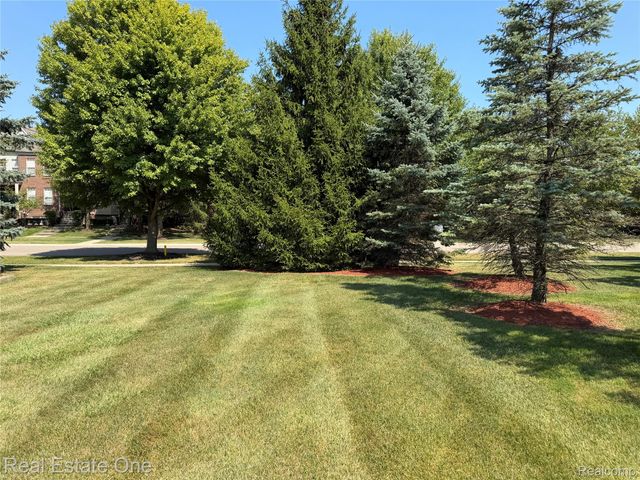 523 Brookfield Drive 81, Westland, MI 48185