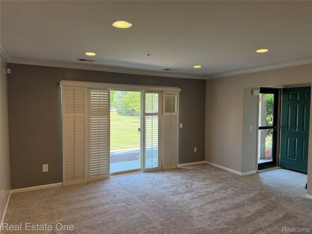 523 Brookfield Drive 81, Westland, MI 48185