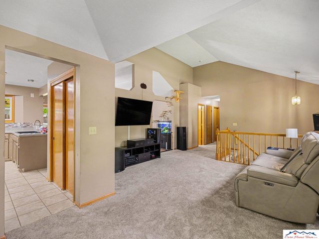7728 S 70th Street, La Vista, NE 68128
