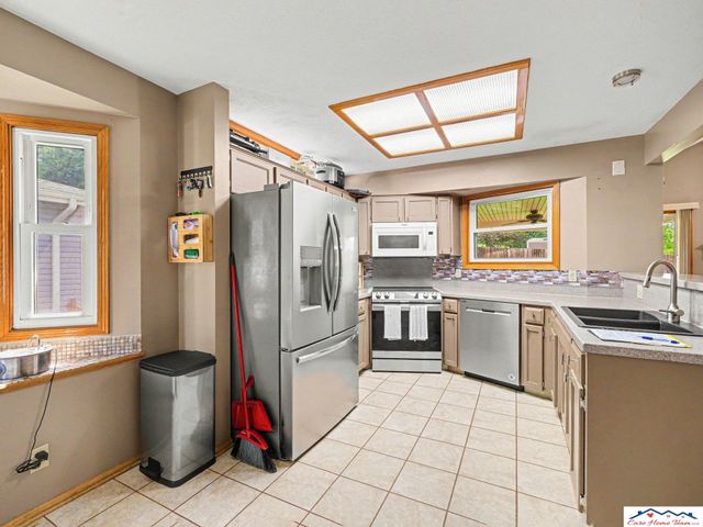 7728 S 70th Street, La Vista, NE 68128