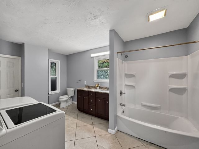 660 Pleasant St, Leicester, MA 01542