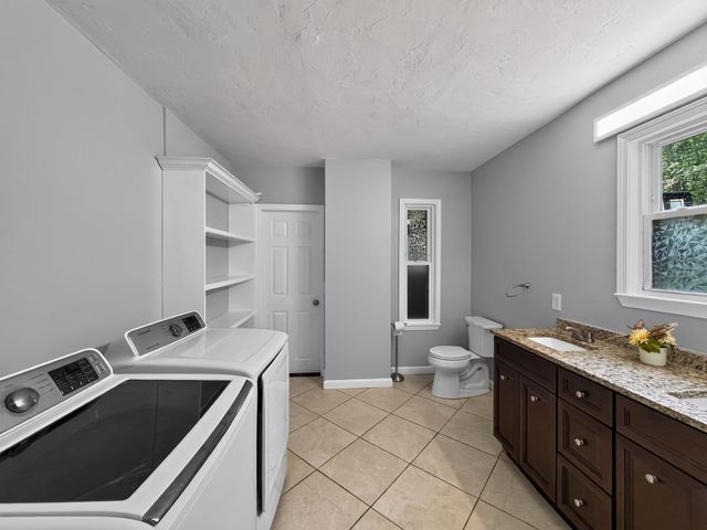 660 Pleasant St, Leicester, MA 01542