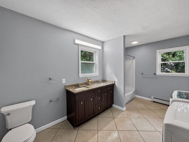 660 Pleasant St, Leicester, MA 01542