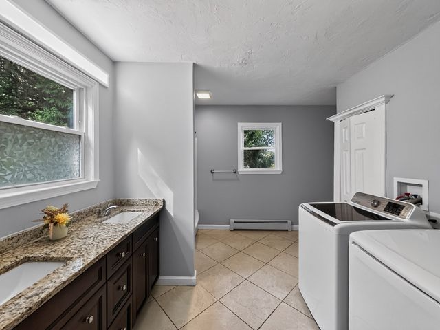 660 Pleasant St, Leicester, MA 01542