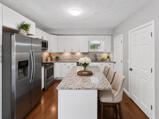 660 Pleasant St, Leicester, MA 01542