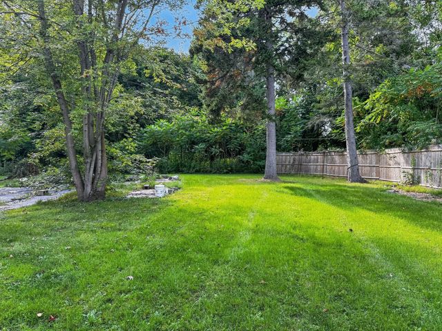 660 Pleasant St, Leicester, MA 01542