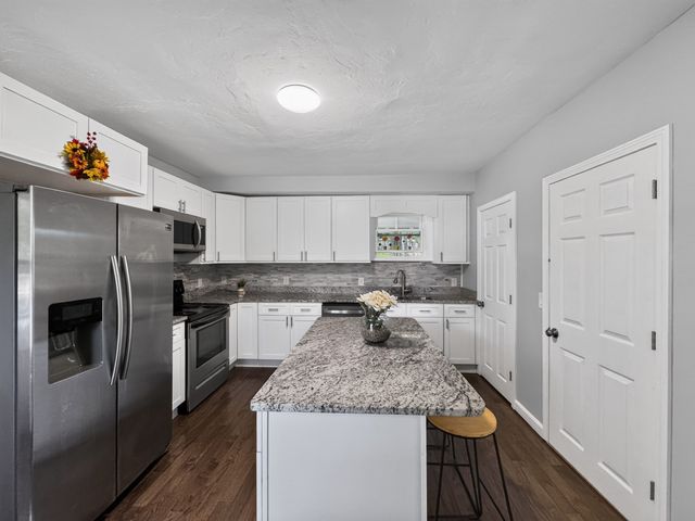 660 Pleasant St, Leicester, MA 01542