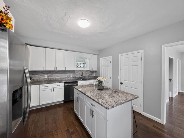 660 Pleasant St, Leicester, MA 01542