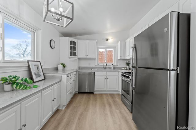 25615 Wohlfeil Street, Taylor, MI 48180