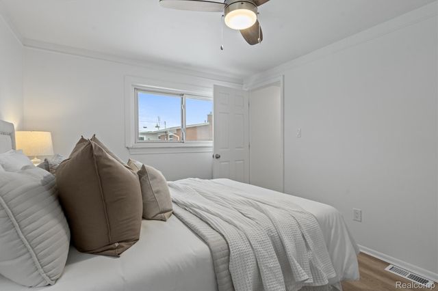 25615 Wohlfeil Street, Taylor, MI 48180