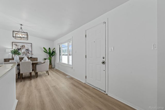 25615 Wohlfeil Street, Taylor, MI 48180