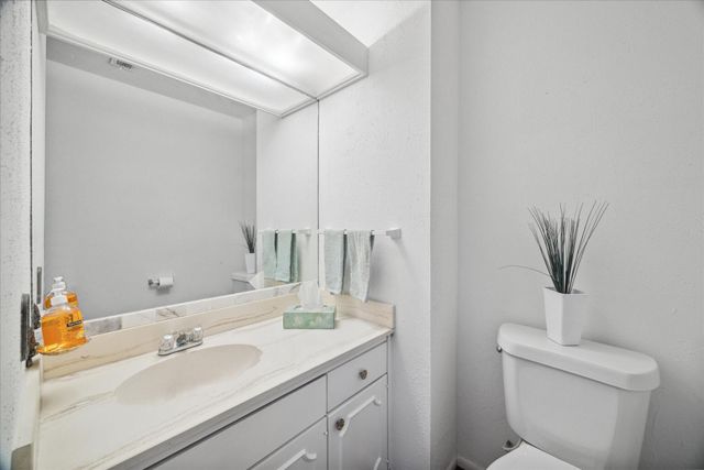 5815 Lynbrook Drive 103, Houston, TX 77057