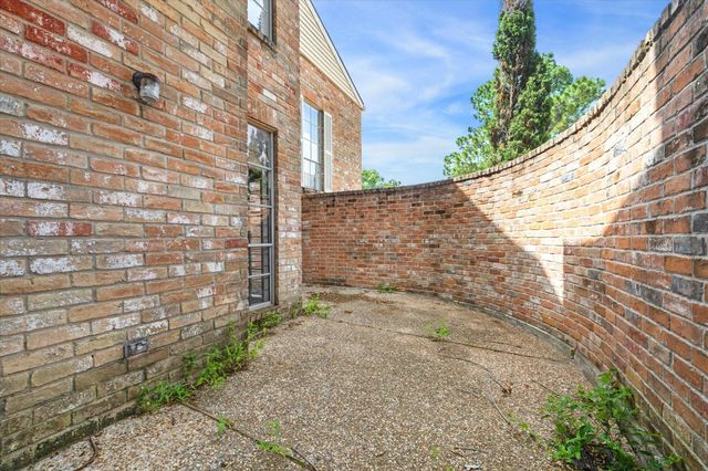5815 Lynbrook Drive 103, Houston, TX 77057