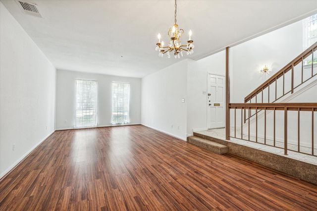 5815 Lynbrook Drive 103, Houston, TX 77057