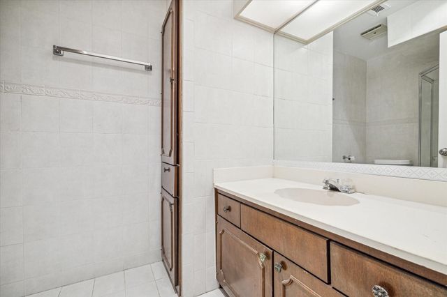 5815 Lynbrook Drive 103, Houston, TX 77057