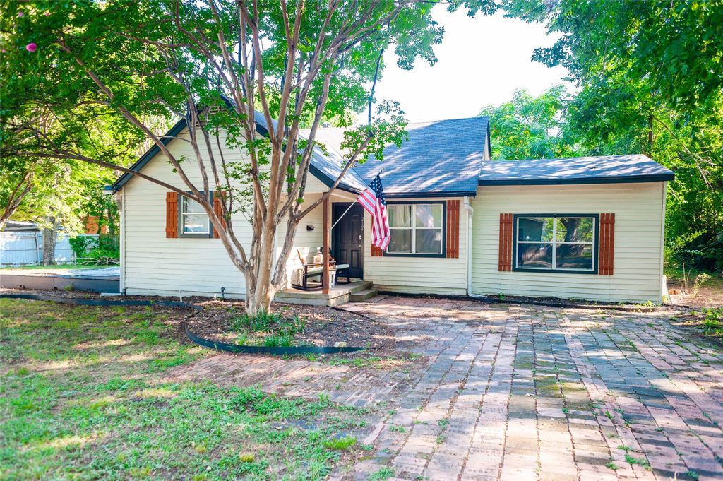 212 Penn Street, Waxahachie, TX 75165