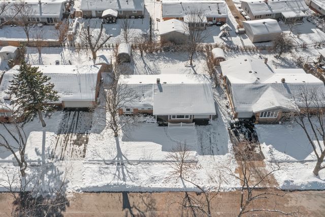 241 Pleasant Drive, Elk Grove Village, IL 60007