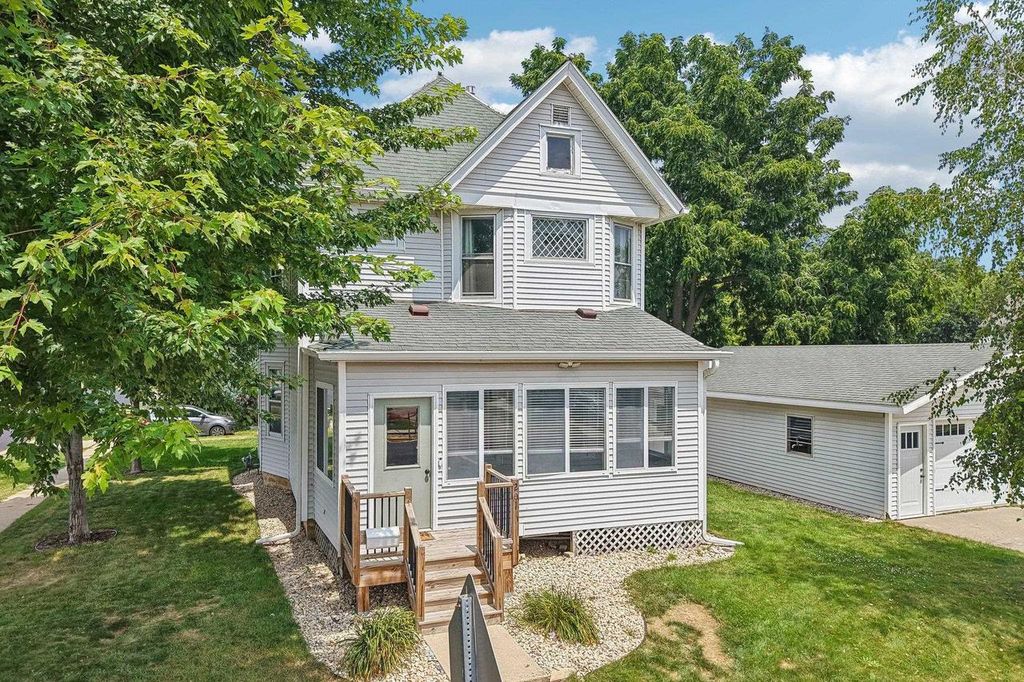 201 E 3rd Street, Waunakee, WI 53597