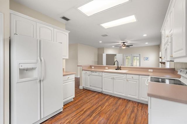 37 TOWNHILL DRIVE, Eustis, FL 32726