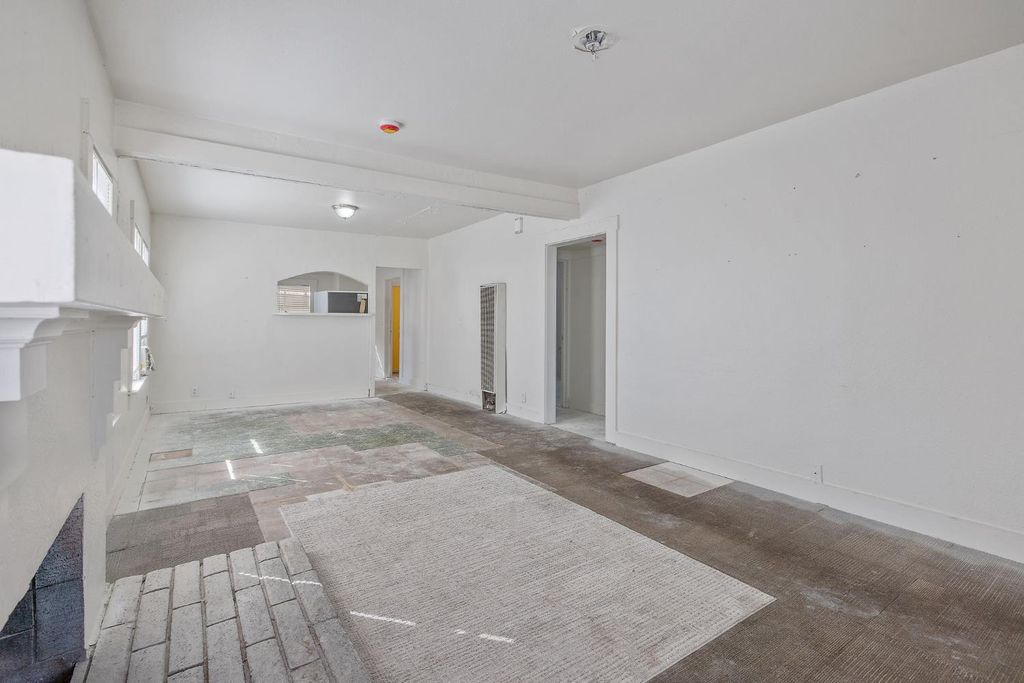 Image 11 of property listing at 1247 N Ferger Avenue, Fresno, CA 93728