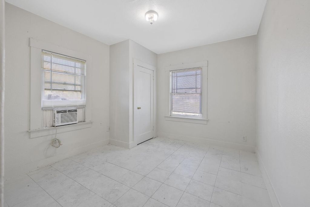 Image 13 of property listing at 1247 N Ferger Avenue, Fresno, CA 93728