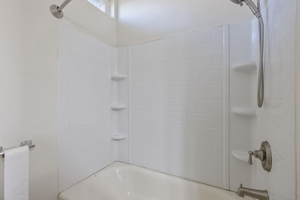 Image 15 of property listing at 1247 N Ferger Avenue, Fresno, CA 93728