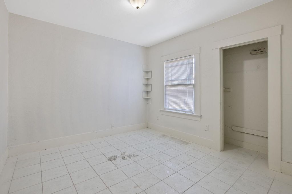 Image 16 of property listing at 1247 N Ferger Avenue, Fresno, CA 93728