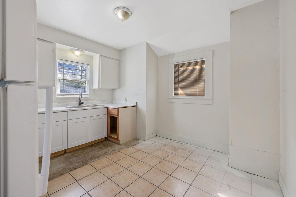 Image 17 of property listing at 1247 N Ferger Avenue, Fresno, CA 93728