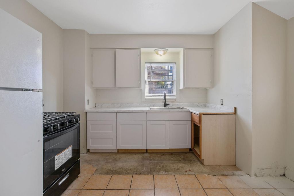 Image 18 of property listing at 1247 N Ferger Avenue, Fresno, CA 93728