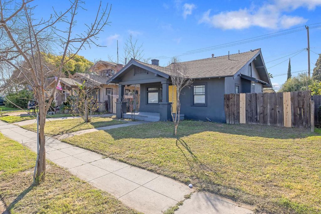 Image 2 of property listing at 1247 N Ferger Avenue, Fresno, CA 93728