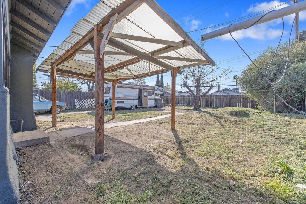 Image 23 of property listing at 1247 N Ferger Avenue, Fresno, CA 93728