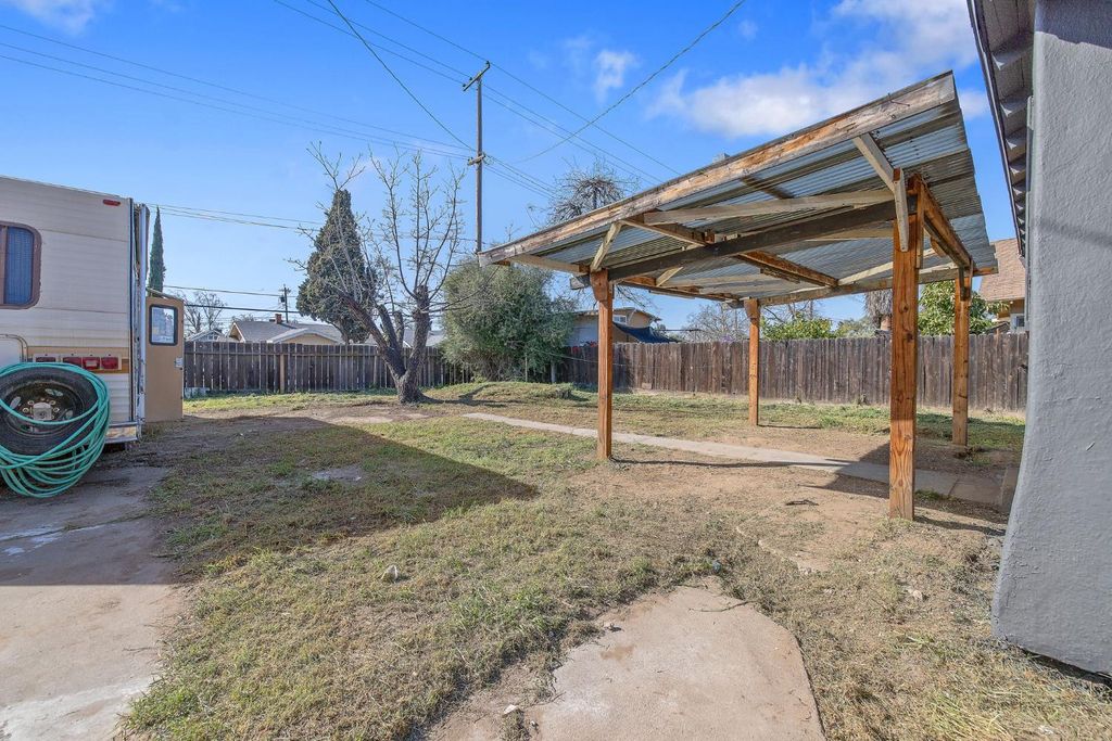 Image 27 of property listing at 1247 N Ferger Avenue, Fresno, CA 93728