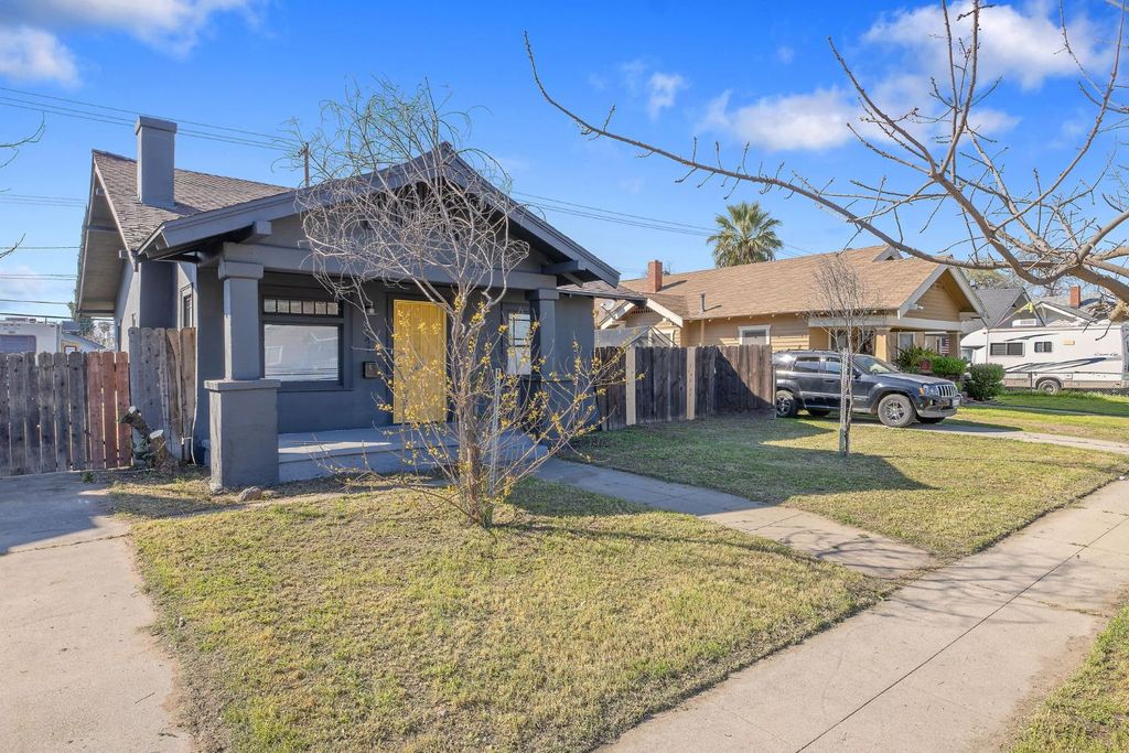 Image 3 of property listing at 1247 N Ferger Avenue, Fresno, CA 93728