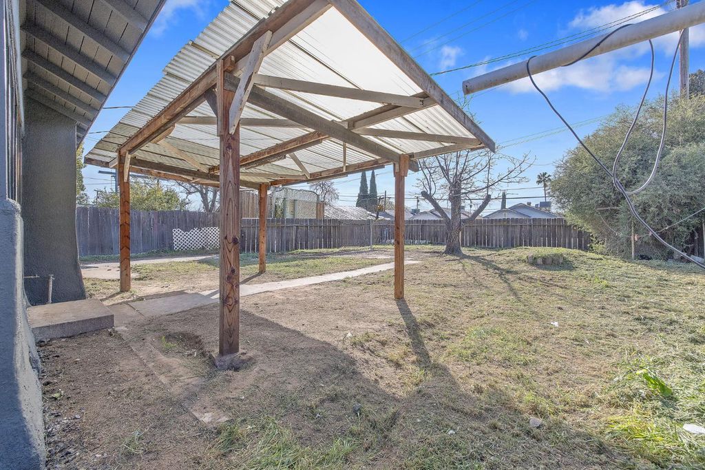 Image 31 of property listing at 1247 N Ferger Avenue, Fresno, CA 93728