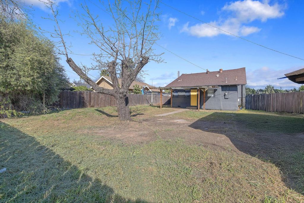 Image 34 of property listing at 1247 N Ferger Avenue, Fresno, CA 93728