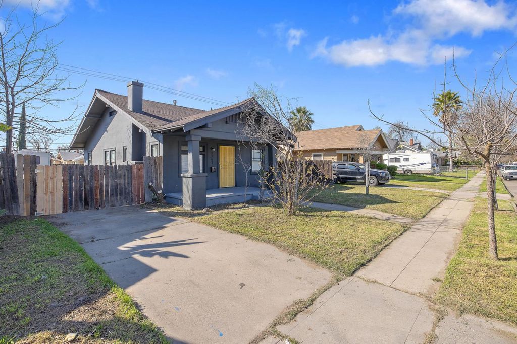 Image 4 of property listing at 1247 N Ferger Avenue, Fresno, CA 93728